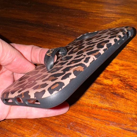 LOOPY iPhone 11 Pro Max (6.5 screen) EUC - Picture 5 of 7